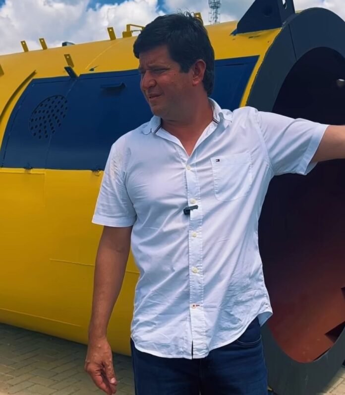 851e4f5a-8b94-492b-aa85-0d839b245b8c-895x1024-1