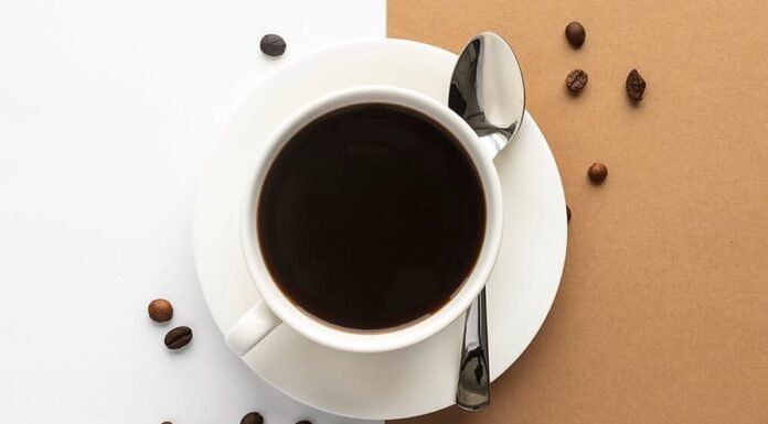 Consumo Moderado de Café e Chá Reduz Risco de Demência, Revela Estudo Abrangente