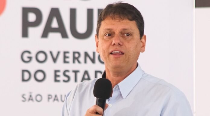 Governador Tarcísio de Freitas Comenta Superlotação Durante Pré-Carnaval em São Paulo