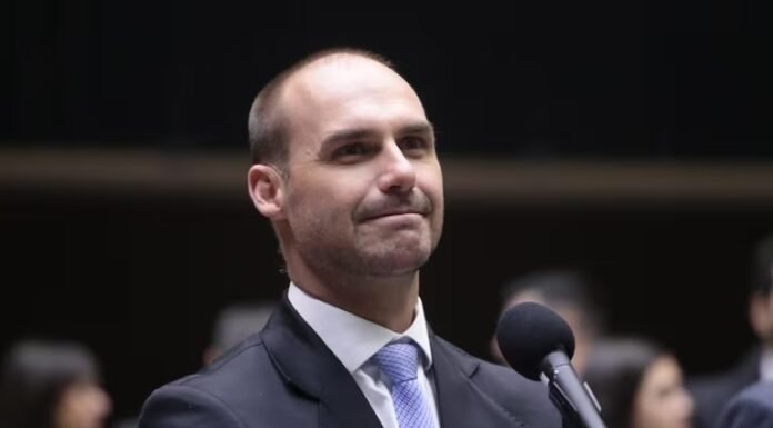 Eduardo Bolsonaro Propõe uma Nova Direita: Menos Ideológica e Mais Tradicional