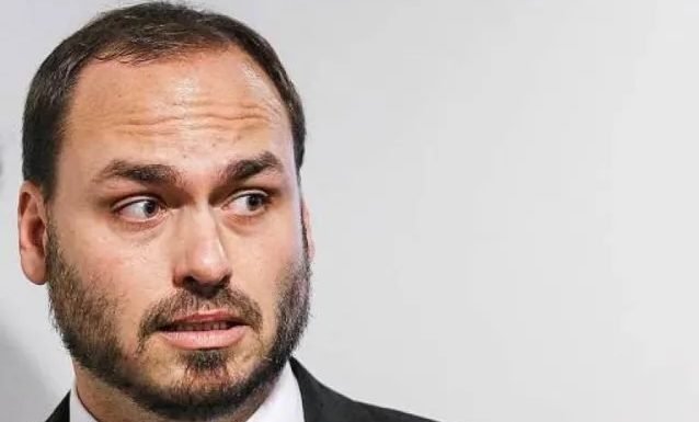 Ministério Público do Rio Retoma Investigação sobre Carlos Bolsonaro por Suposta ‘Rachadinha’