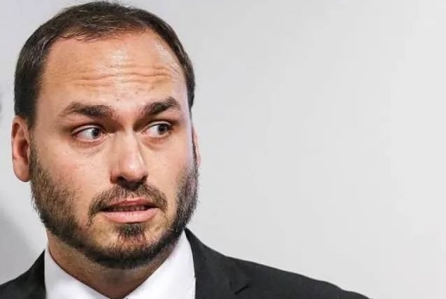 Carlos_Bolsonaro_-_Roosevelt_Pinheiro.AgenciaBR-031818_1028-685-0-0-e1768917058863-1