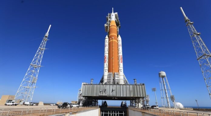 NASA Adia Lançamento Lunar para Corrigir Problemas no Foguete