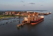 Governo Interrompe Licitação de Dragagem no Tapajós em Resposta a Ocupação Indígena