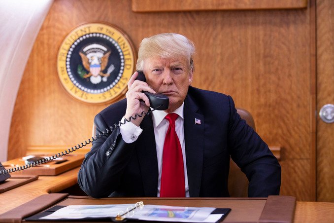 President_Donald_J._Trump_on_the_phone