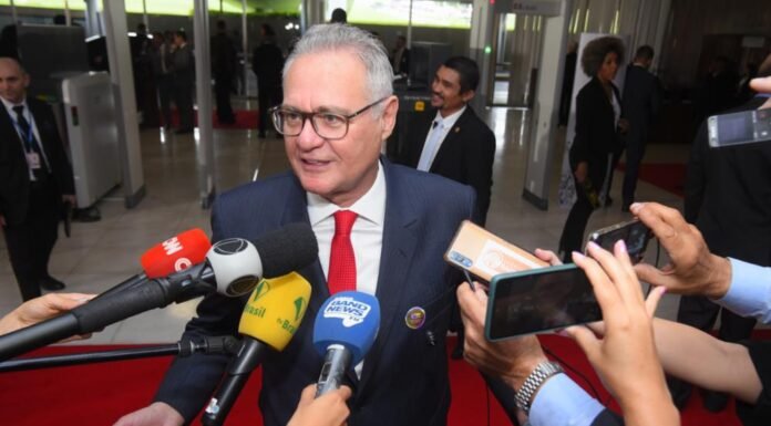 Calheiros Defende Depoimento de Vorcaro em Investigação do Master