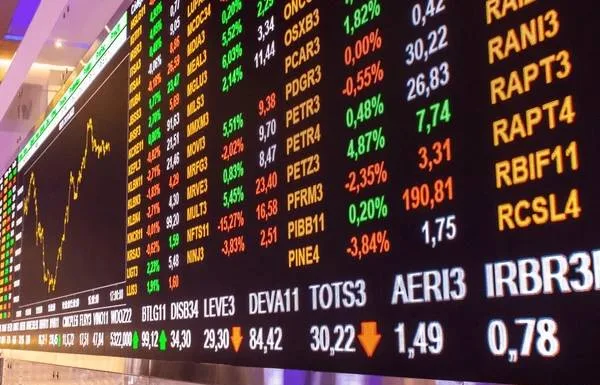 Ibovespa Enfrenta Queda em Dia de Ajustes e Expectativas Econômicas dos EUA