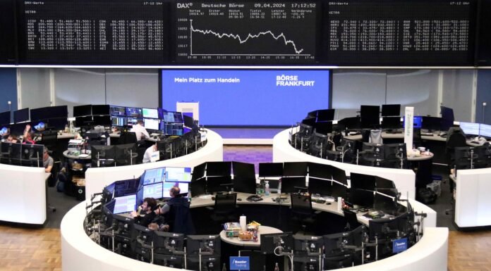 Mercados Europeus Encerram Dia em Queda com Resultados Corporativos e Influências de Nova York