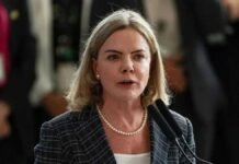 Gleisi Hoffmann Critica Recomendação do TCU Sobre Repasse à Escola de Samba como ‘Preconceito’