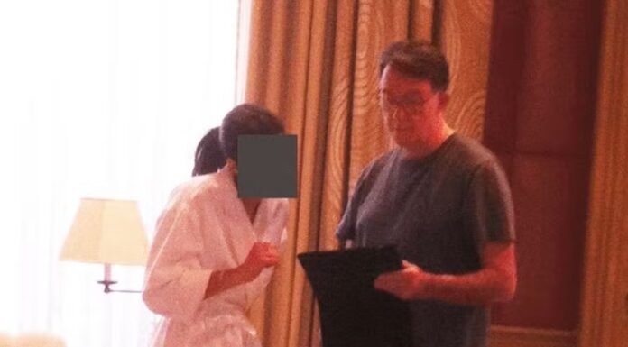 Renúncia do Ex-Embaixador Britânico em Meio a Controvérsias com Epstein