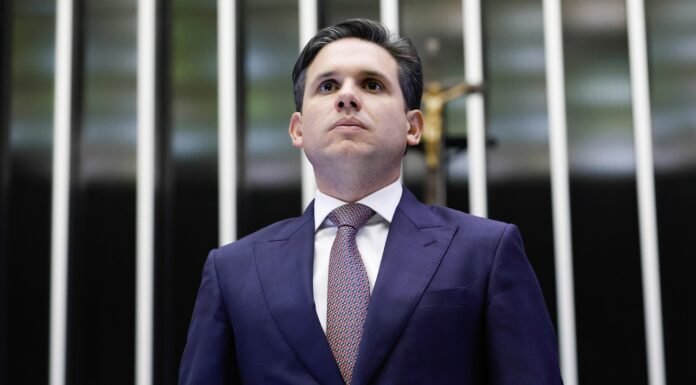 Candidatura de Tarcísio à Presidência se Torna Menos Provável, Afirma Hugo Motta