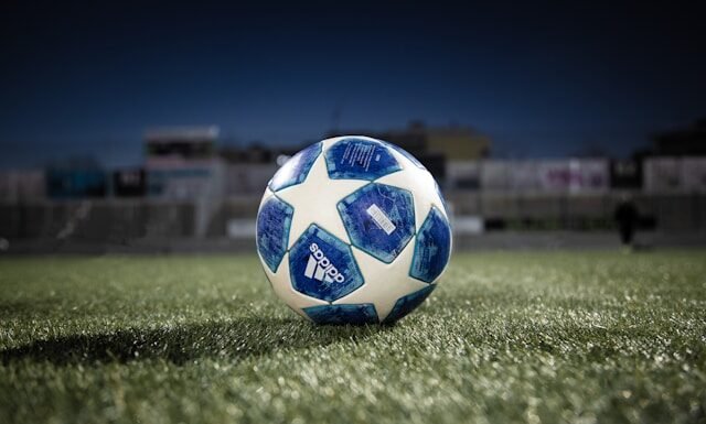 Duelos das Oitavas de Final da Champions League: Confrontos Definidos