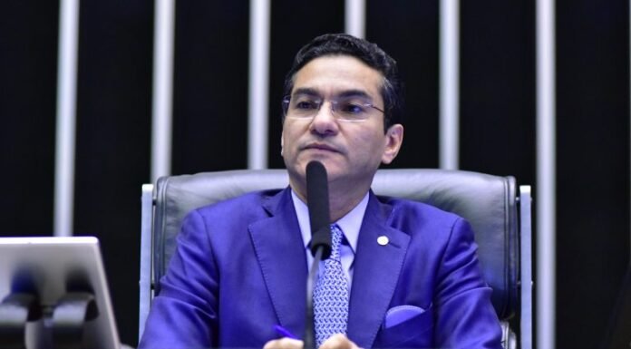 Presidente do Republicanos Critica PEC que Propõe Fim da Jornada 6×1