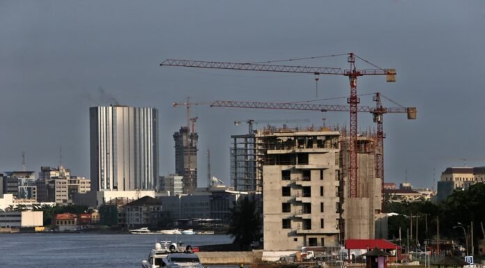 Violência no Noroeste da Nigéria: Grupo Armado Mata Mais de 30 Pessoas em Ataques Coordenados