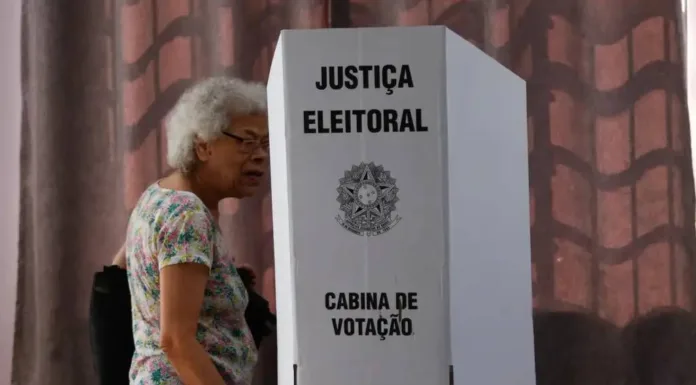 Confiança nas Urnas Eletrônicas: Pesquisa Indica 43% de Desconfiança Entre Brasileiros