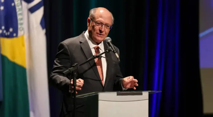 Governo Planeja Fundo Permanente para Renovação da Frota de Caminhões