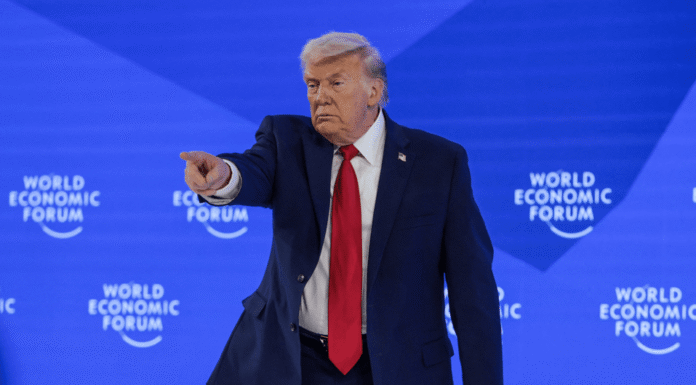 Trump Destaca Relações com Venezuela e Avanços nas Negociações com Irã