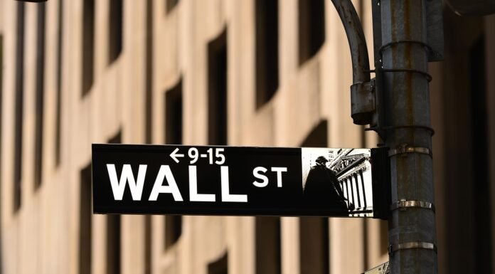 Futuros de Nova York Avançam com Expectativas de Dados Econômicos