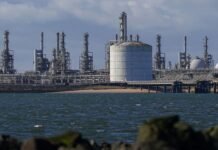 EUA Intensificam Tensões no Oriente Médio com Ataque Aéreo a Posições Iranianas