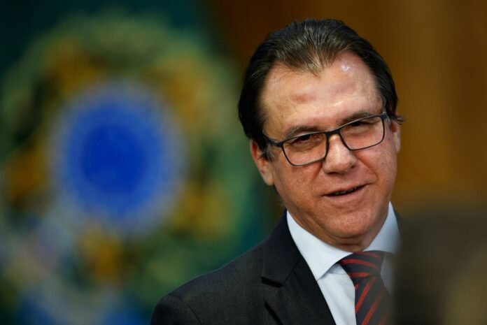 2025-04-30T190409Z_1_LYNXMPEL3T11W_RTROPTP_4_BRAZIL-ECONOMY-JOBS