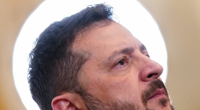 Zelensky Aguardando Decisões dos EUA e Rússia para Novas Negociações de Paz