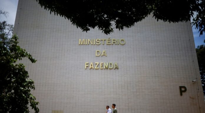 Projeções Econômicas de 2026: Crescimento e Inflação Sob Impacto do Conflito no Irã