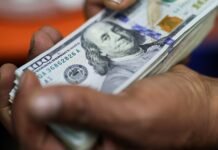 Dólar sobe e encerra o dia a R$ 5,25 em meio a tensões no Oriente Médio