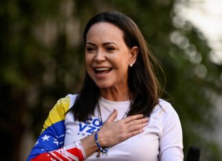 Corina Machado Anuncia Retorno à Venezuela Após Premiação Internacional