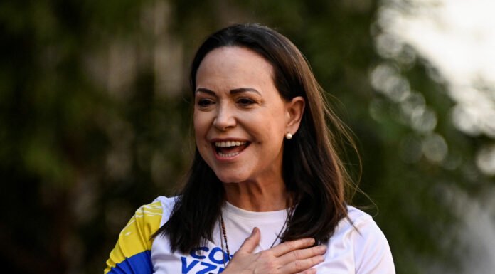 Corina Machado Anuncia Retorno à Venezuela Após Premiação Internacional