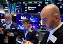 Queda nos Futuros das Bolsas de Nova York e Alta do Petróleo em Meio à Tensão Geopolítica