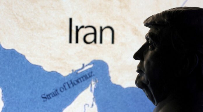 EUA Confirmam Abertura do Estreito de Ormuz em Resposta a Alegações do Irã