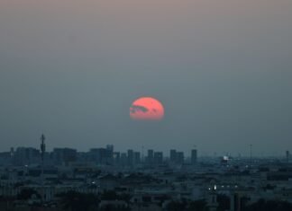 Acidente Aéreo no Catar: Helicóptero Militar Cai e Deixa Vítimas