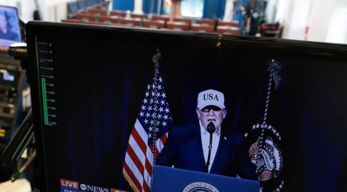 Trump Reitera Compromisso com Ataques ao Irã Até Cumprimento de Objetivos