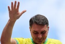 Flávio Bolsonaro Lidera Movimento para Revogar Veto de Lula sobre Réus do 8 de Janeiro