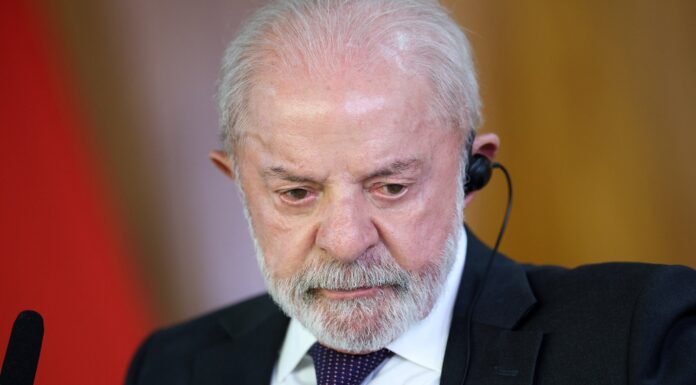 Lula Enfatiza a Importância da Responsabilidade Política e do Investimento em Educação