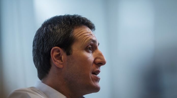 Mudanças na Liderança: Gilson Finkelsztain Assume Presidência do Santander Brasil