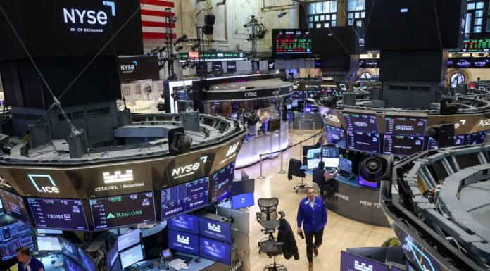 Wall Street Mantém Otimismo com S&P 500 Apesar de Desafios Geopolíticos