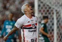 São Paulo conquista vitória e lidera o Campeonato Brasileiro