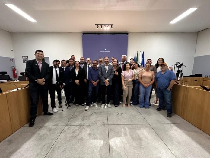 Camara-Municipal-presta-uma-justa-homenagem-ao-saudoso-Pai-do-vereador-Francisco-Edivaldo-scaled-1