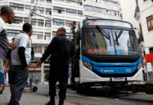 Crise de Segurança no Rio: Incêndios e Sequestros de Ônibus Após Morte de Chefe do Tráfico