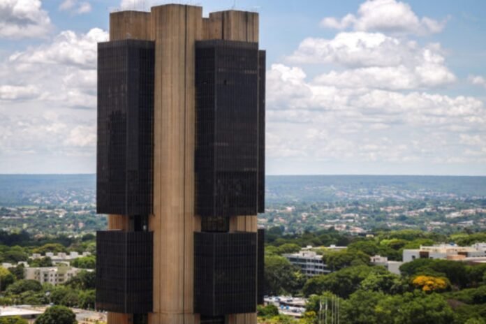 Fachada-do-edificio-sede-do-Banco-Central-do-Brasil-em-Brasilia-Metropoles-2-600x400-1