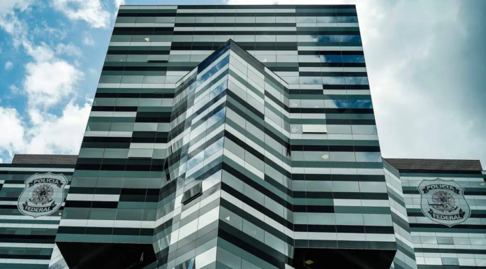 Polícia Federal Investiga Relações Políticas em Caso Vorcaro