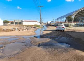 Crise de Saneamento na Zona Oeste de Petrolina: Moradores Enfrentam Desafios com Água e Esgoto