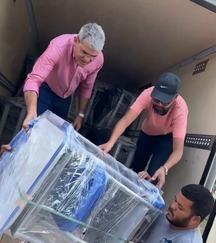 a1f24802-00e9-4c40-a105-108b744a3161-912x1024-1