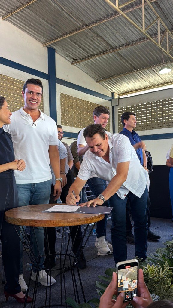 b14522c6-6b3c-4978-8c4b-2b4722168d84-576x1024-1