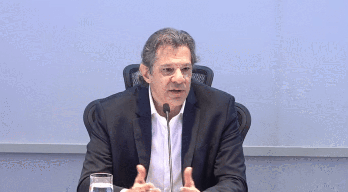 Governo Federal Elabora Proposta para Redução dos Preços dos Combustíveis