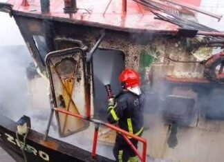 Incêndio Devasta Embarcação em Porto de Bragança: Ação Rápida dos Bombeiros Impede Tragédia Maior