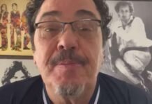 Casagrande Recebe Camisa Retrô do Remo em Homenagem de Ídolo Mesquita