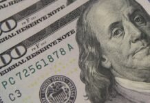 Dólar Encerra o Dia em Alta de R$ 5,28 em Meio a Incertezas Geopolíticas