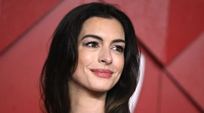 Anne Hathaway Revela Truque de Beleza para Olhar Mais Desperto no Oscar